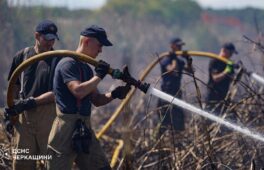 На Золотоніщині третю добу гасять масштабну пожежу торфовищ та очерету (ФОТО)
