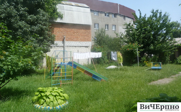 Чоловік судиться з дитсадком за дозвіл вільно їздити територією ДНЗ