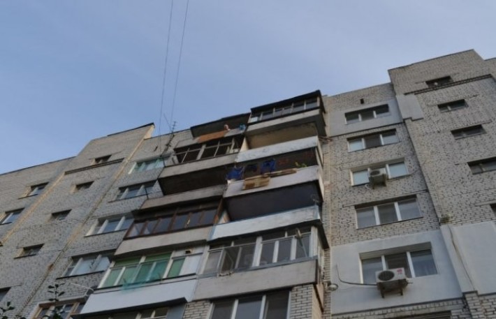 У Смілі хлопець розбився насмерть, випавши із балкону багатоповерхівки