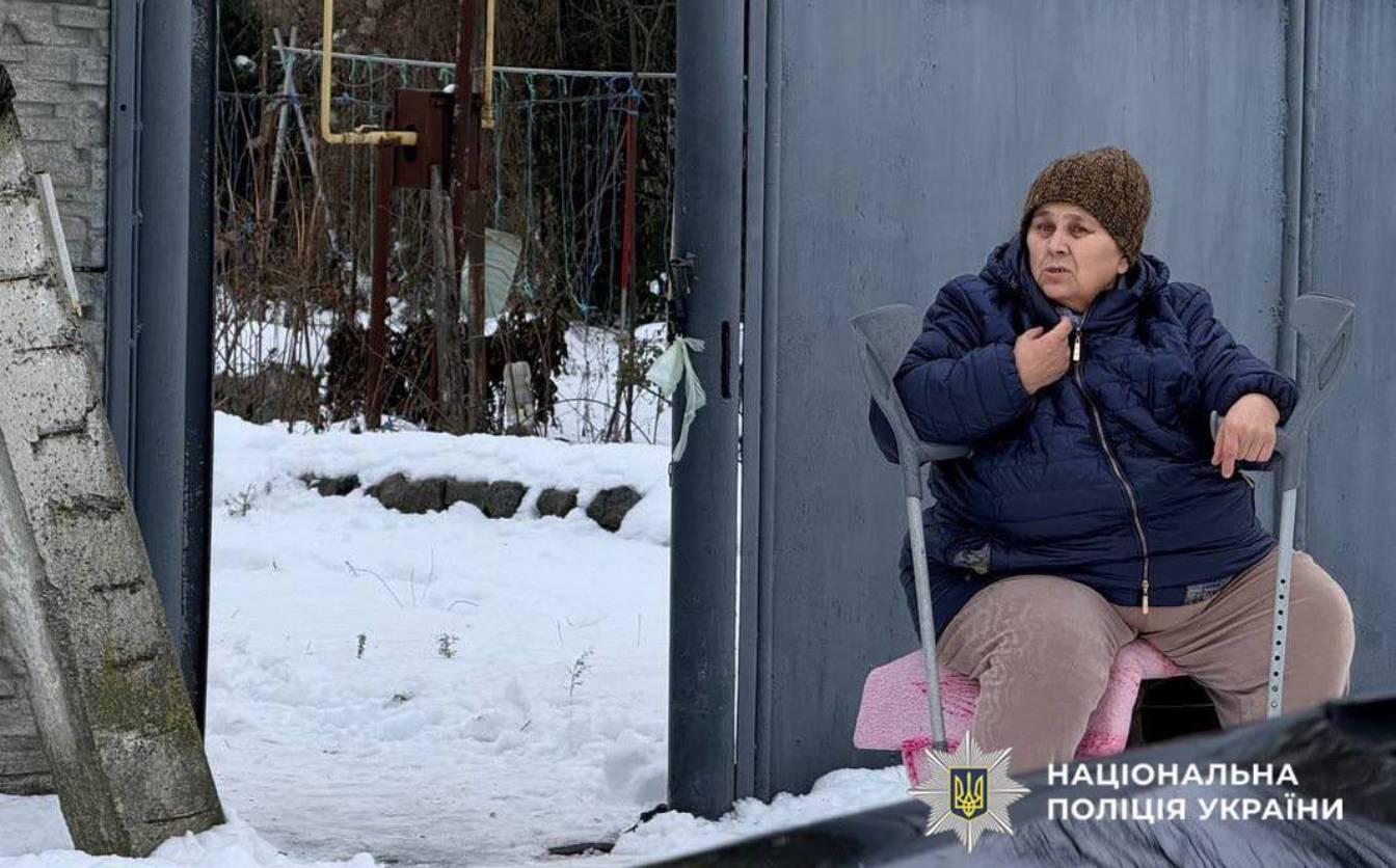 Поліція й рятувальники надають допомогу постраждалим від ракетного удару на Золотоніщині (ФОТО)