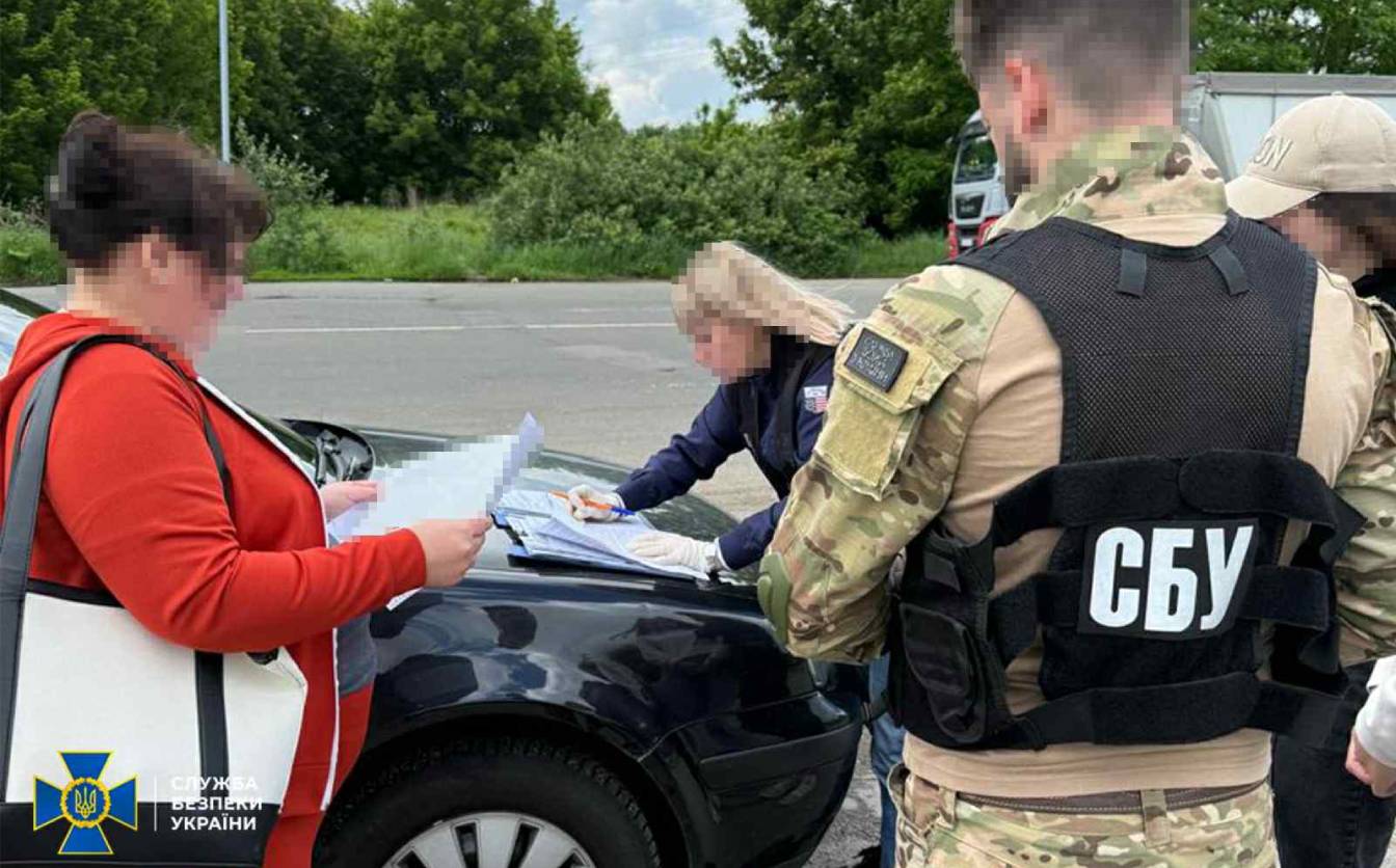 Ще дві черкащанки, одна з яких рецидивістка, “заробляли” на ухилянтах (ФОТО)