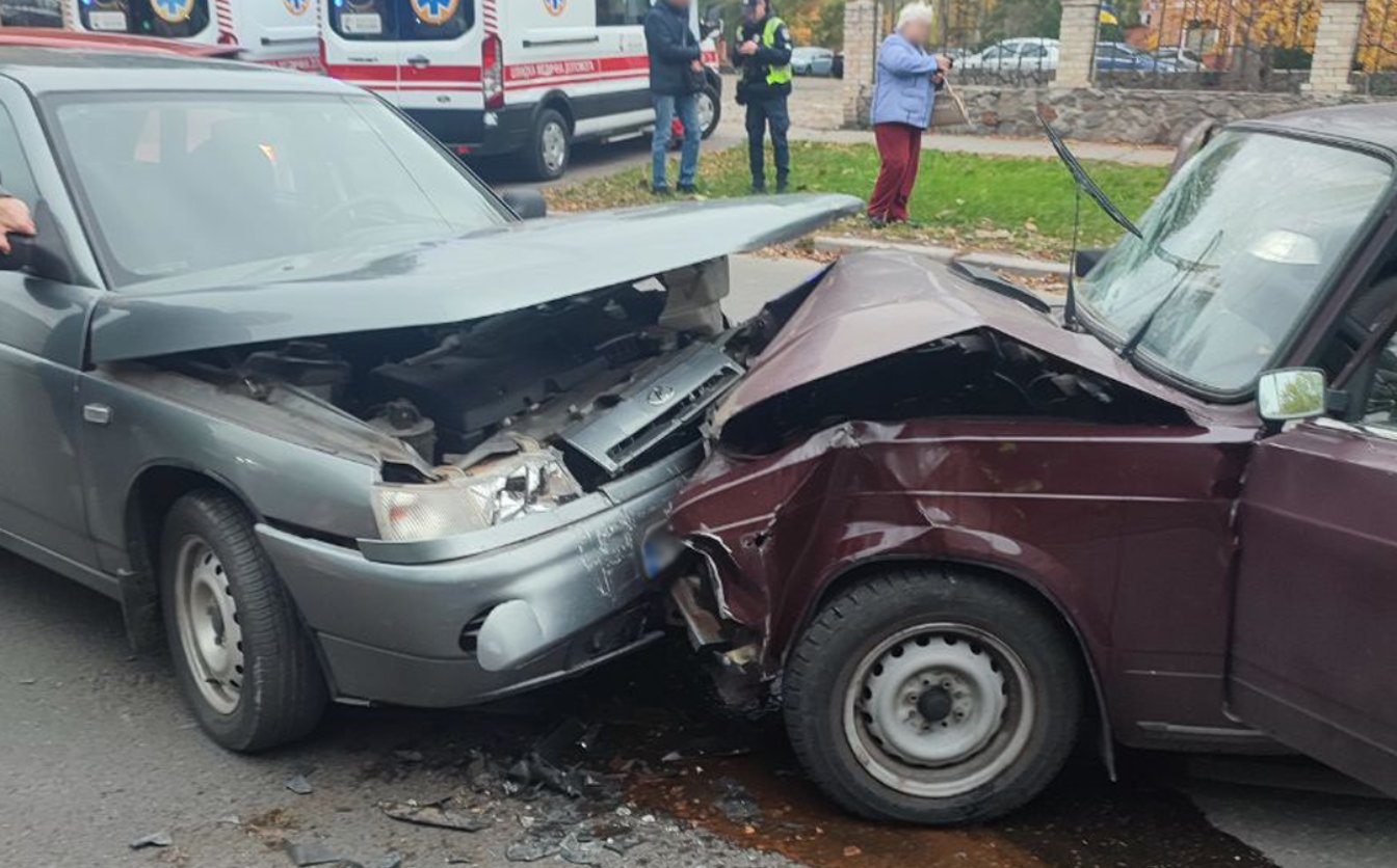На перехресті в Черкасах зіштовхнулись дві автівки: є постраждалі