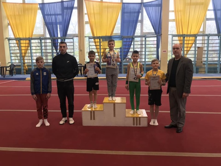 Черкаські гімнасти повернулись зі змагань із низкою медалей