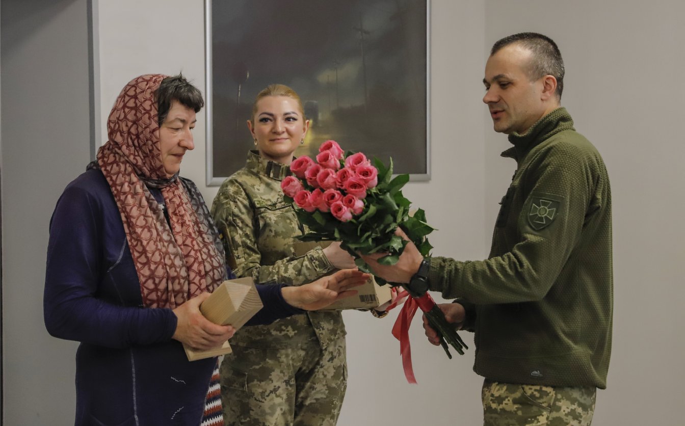 Мати загиблого прикордонника з Черкащини передала прилади для БпЛА