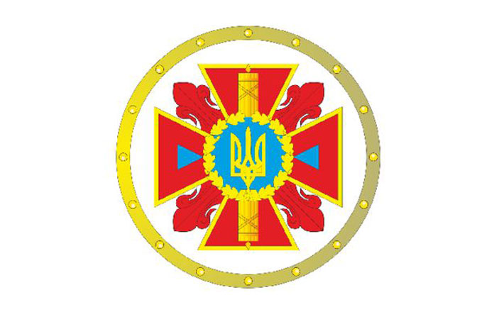 Рятувальники витягли з глибокого яру матір із донькою