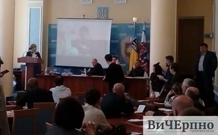 На сесії просили про допомогу дитині з рідкісною хворобою