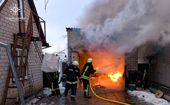 На Золотоніщині рятувальники ліквідували пожежу в гаражі