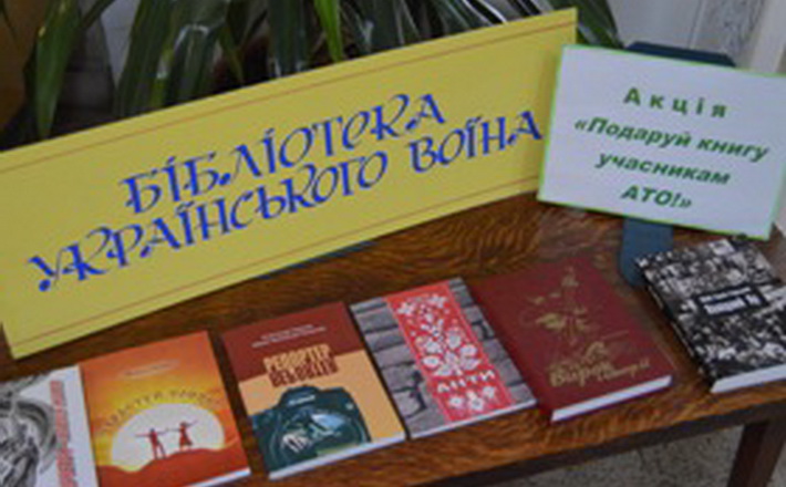 Бібліотекам Черкас передали збірники спогадів «Цитати Сходу»