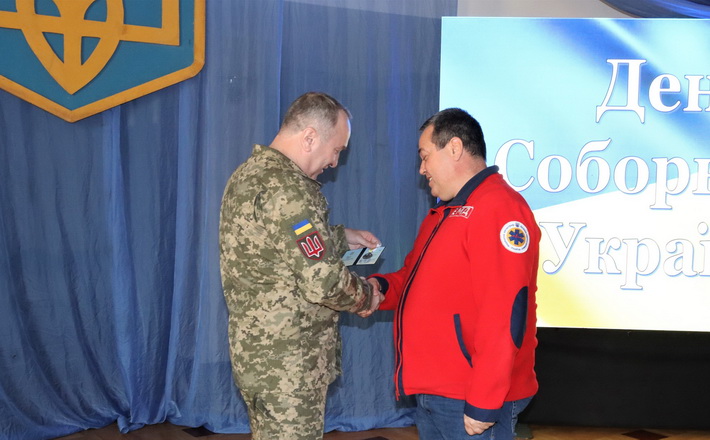 Керівник черкаської “екстренки” отримав нагороду від Залужного
