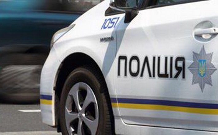 Водій-втікач в’їхав у службове авто патрульних (відео)