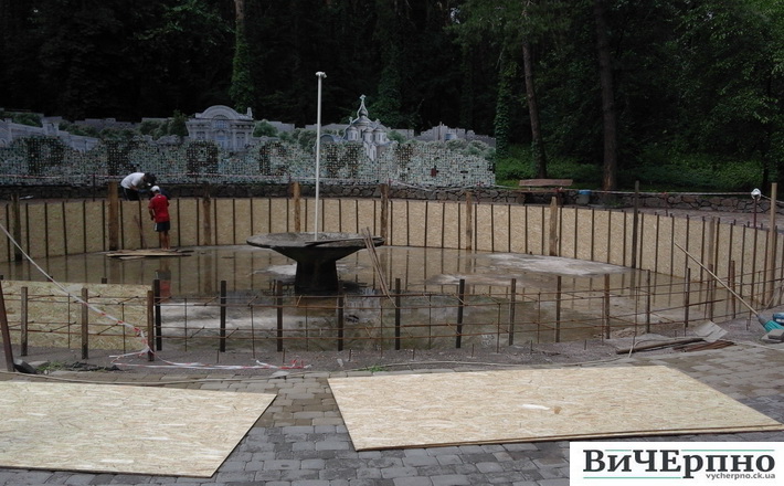 Занедбаний водограй у Сосновому бору вже відновлюють (фотофакт)