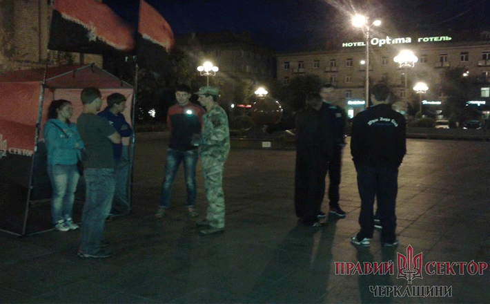 Черкаський “Правий сектор” влаштував мітинг через криваві події в Мукачевому