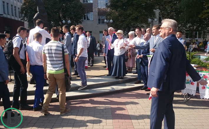 Студенти та викладачі ЧДТУ креативно відсвяткували День знань (фото)