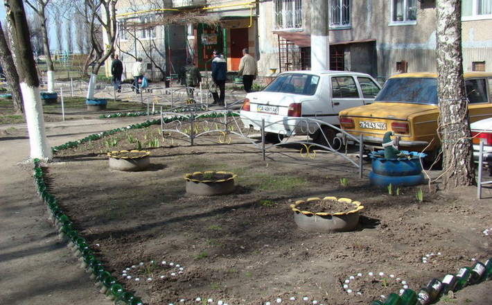Мешканці багатоповерхівок по Фрунзе борються за прибудинкову територію