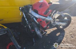 На Черкащині зіткнулися мотоцикл і автомобіль: постраждалого водія госпіталізували (ФОТО)