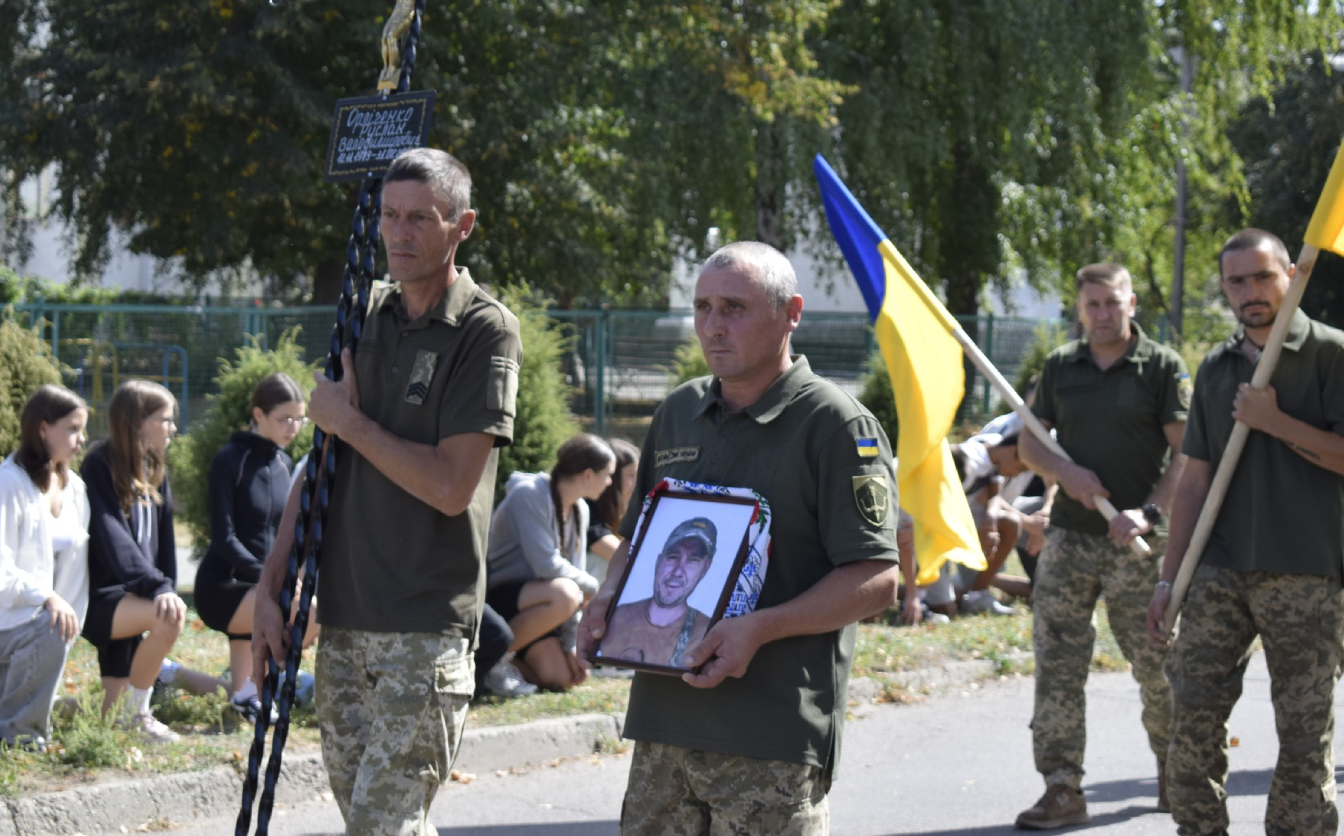Кам’янська громада попрощалася з полеглим захисником