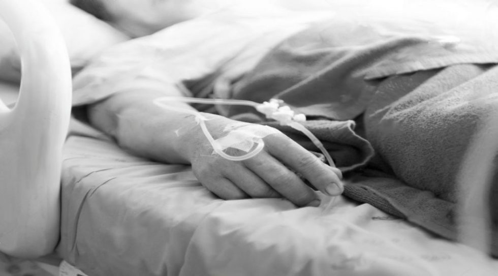 Суд визнав винним у смерті пацієнта хірурга Кам’янської лікарні, який досі працює в медзакладі