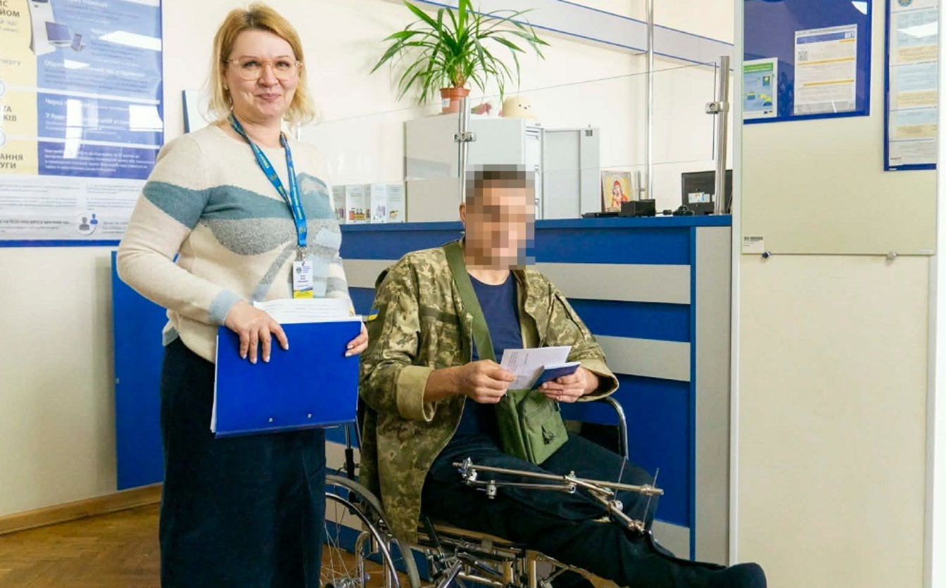 Черкащанину оформили одночасно два паспорти, щоб він зміг поїхати на лікування за кордон