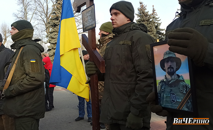 Черкащани проводжають в останню путь загиблого азовця (ФОТО)