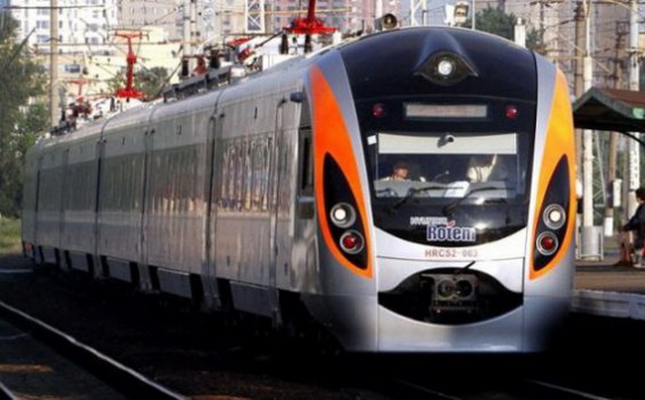 Нові плацкартні вагони курсуватимуть у складі потяга «Черкаси–Івано-Франківськ»