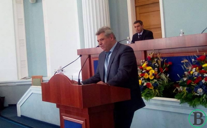 Заступник голови ОДА каже, що не знає, коли російськомовний чиновник заговорить українською