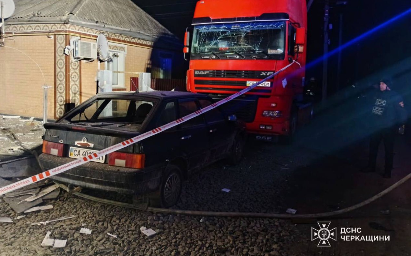 На Звенигородщині евакуювали людей зі зруйнованого будинку через атаку рф