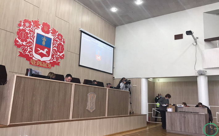 Депутати таки проведуть сесію, проте без земельних питань