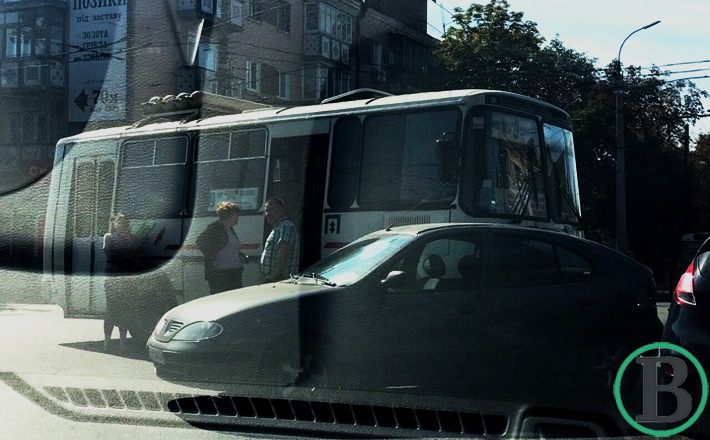 В районі залізничного вокзалу сталася аварія (фотофакт)
