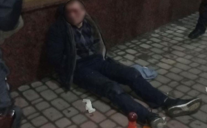 У центрі Черкас чоловік напав на підлітка з ножем