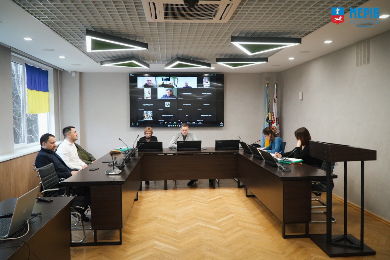 Для оборони держави: Черкаси передали військовим 20 пікапів