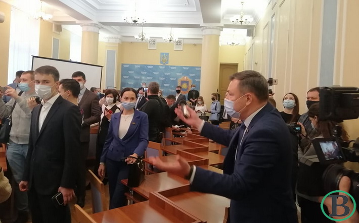 Нардеп запідозрив порушення у процесі голосування за голову  Черкаської облради (ФОТО)
