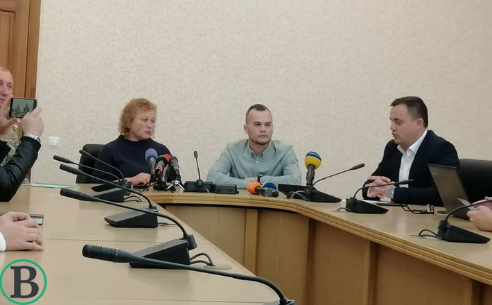 Я залишатимуся служити у військово-морських силах України, – полонений моряк Олег Мельничук на зустрічі із представниками ЗМІ