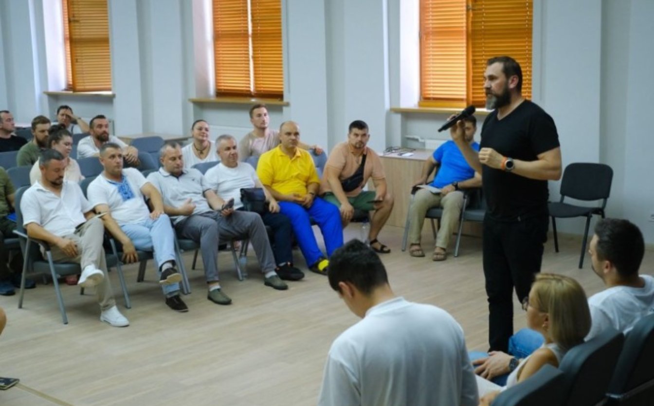 Освітяни Черкащини опановують оновлений предмет «Захист України»