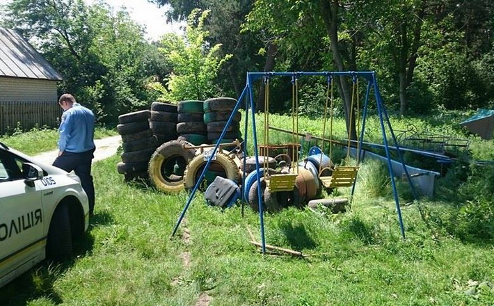 По факту незаконного демонтажу дитячого майданчика у “Дахнівці” відкрили кримінальне провадження