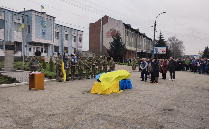 На Черкащині попрощалися із 22-річним військовим, який загинув на сході країни