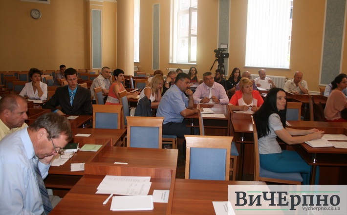 Сесії міськради пропускають не тільки депутати