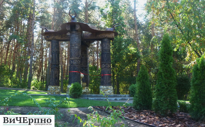 Ще однією родзинкою міста Черкаси стала трипільська альтанка (фото)