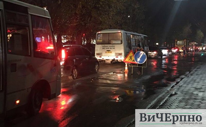 Через ремонт бульвару Шевченка утворилася пробка (фотофакт)